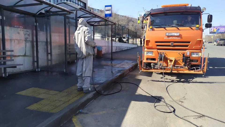Дезинфекция улицы Владивостока. Фото: администрация Владивостока