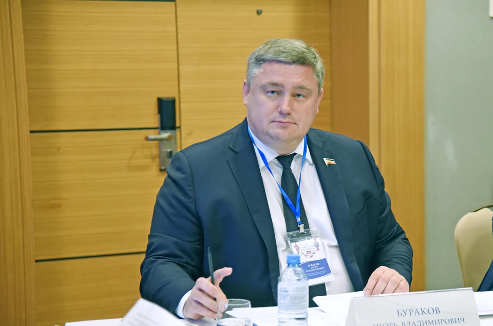Депутат донского парламента Игорь Бураков: "В первую очередь, в регионе налажено производство бытовых защитных масок"