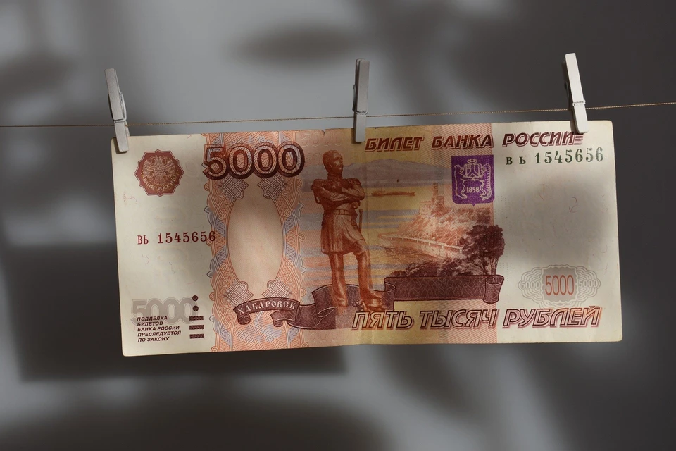 Югорчанин вырвал у старика из рук 5000 рублей