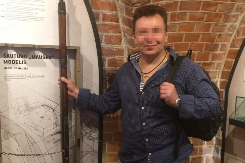 Андрей – бывший военнослужащий, из хорошей обеспеченной семьи, занимался с женой предпринимательством.