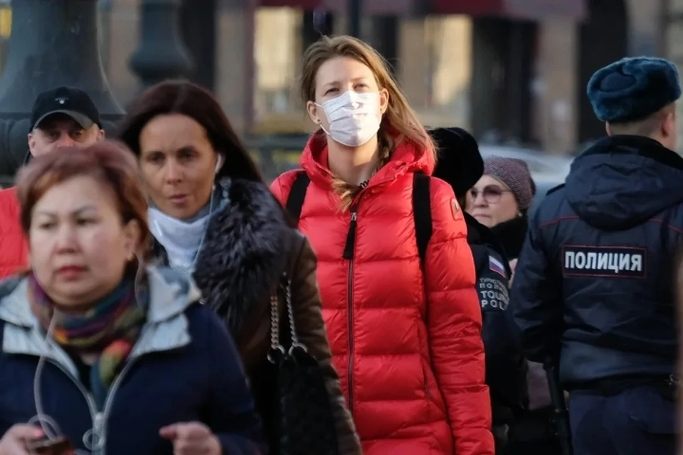 В Петербурге ежедневно производят больше 200 тысяч медицинских масок.