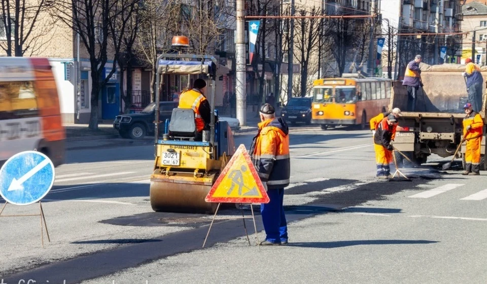 В Смоленске начался масштабный ямочный ремонт дорог. Фото: администрация Смоленска.