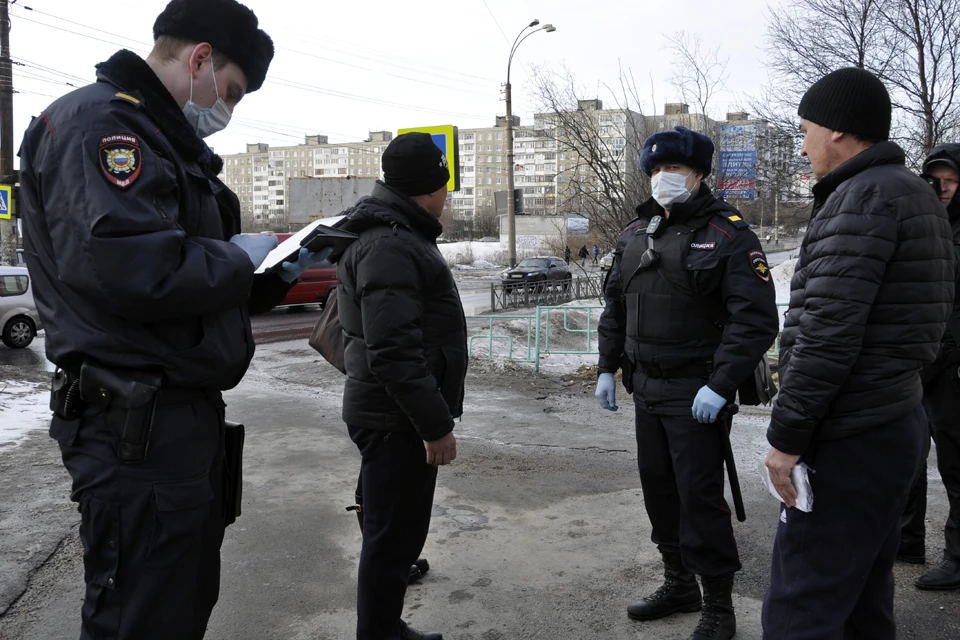 Сотрудники полиции теперь проверяют северян не состоят ли они в базе по коронавирусу.