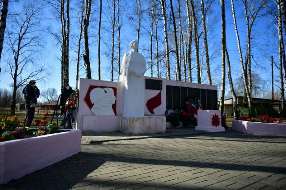 В порядок приведут памятники и ведущие к ним пешеходные дорожки