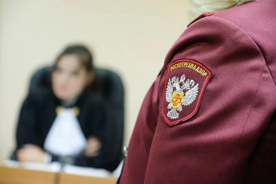 В Петербурге оштрафовали женщину, изолированную после контакта с больным коронавирусом, но решившую принять гостей.