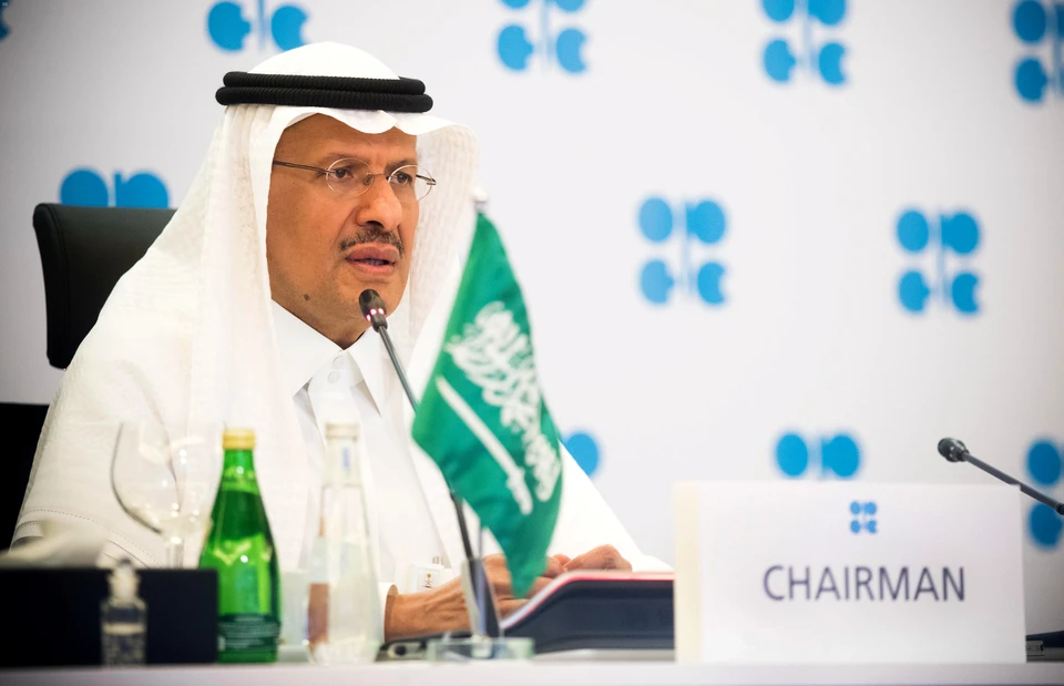 Министр энергетики Саудовской Аравии принц Абдель Азиз бен Сальма на заседании ОПЕК.