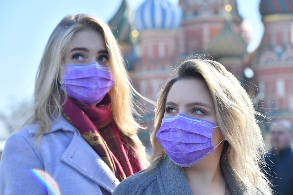 Заболевшие москвичи и люди, которые с ними контактировали, находятся под наблюдением врачей.