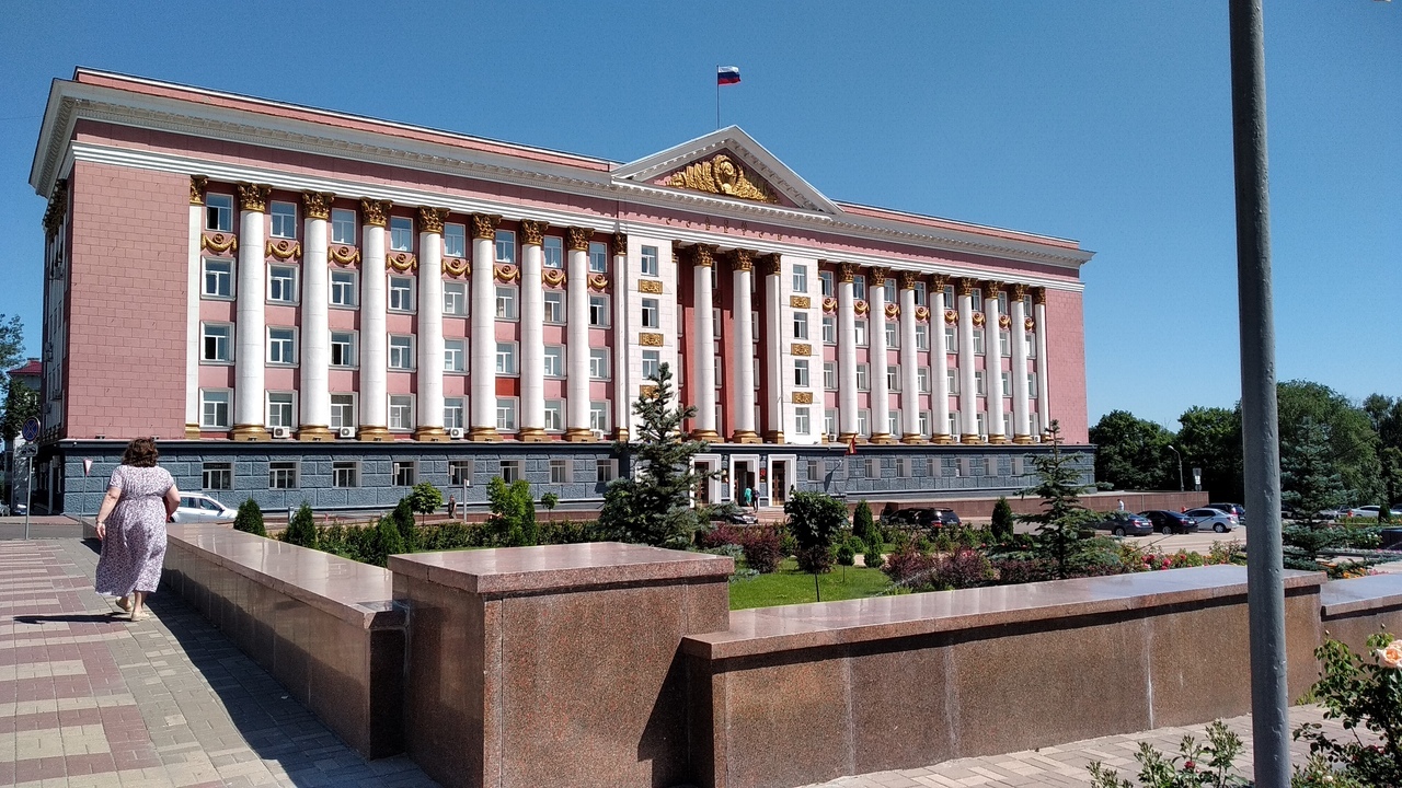 В администрации Курской области пояснили, что граждане обязаны не покидать места проживания