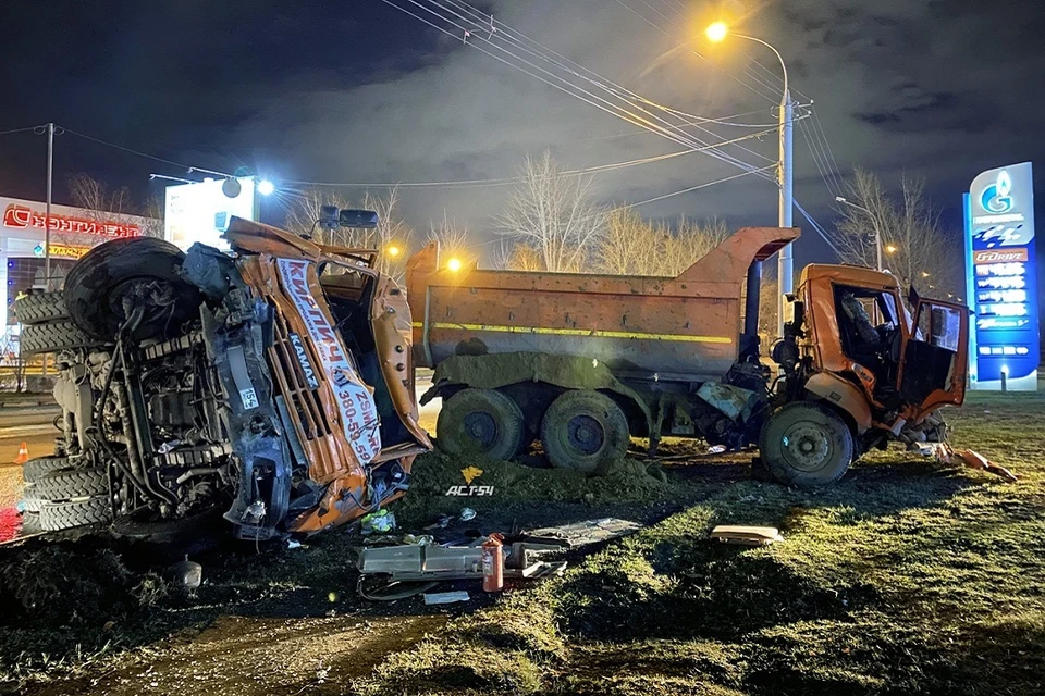 На 107 грузовик груженый бытовой химией попал в дтп