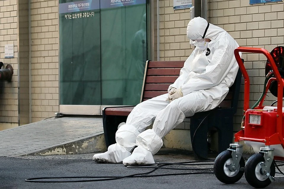 Официальный представитель МИД КНР Чжао Лицзянь прокомментировал сообщения о возможной утечке коронавируса из лаборатории в Ухани