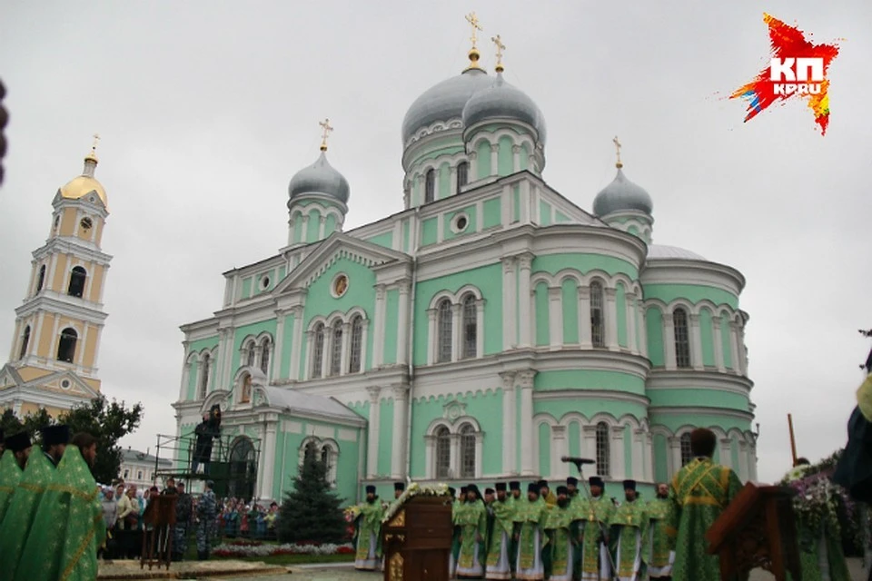 Из-за коронавируса в Нижегородской области закрыли для посетителей Серафимо-Дивеевский монастырь.