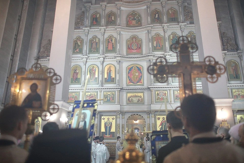 В Красноярске в полупустых храмах проходят торжественные пасхальные богослужения