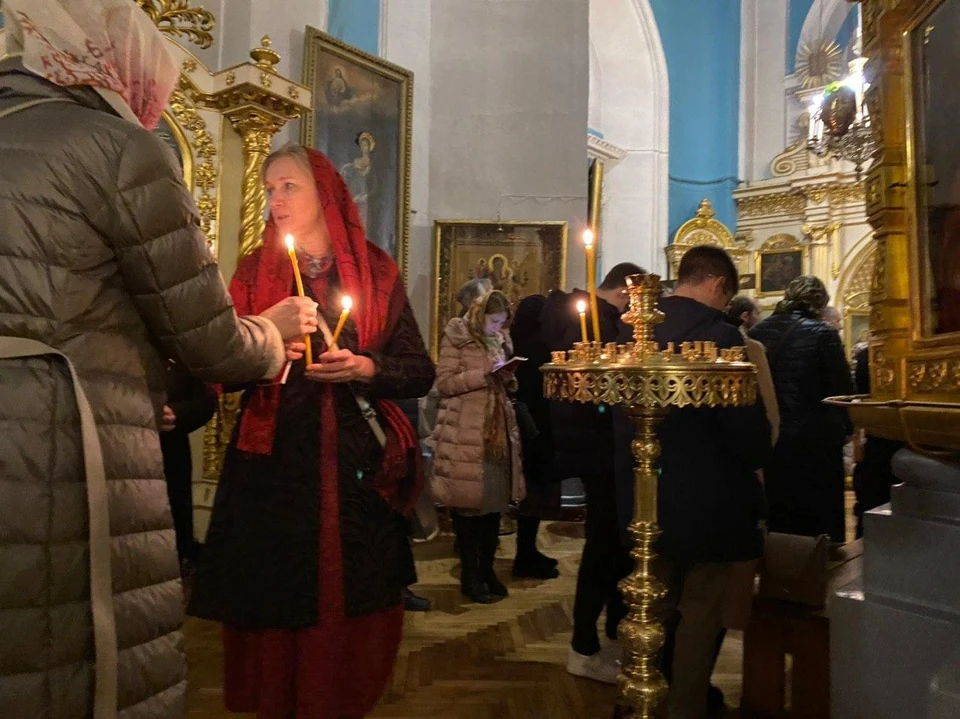 В Князе-Владимирском соборе собрались около 200 прихожан
