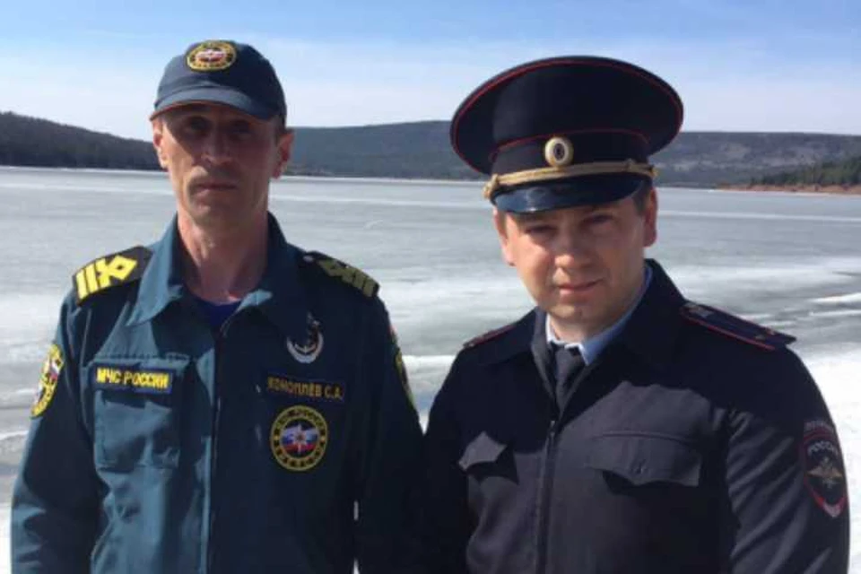 Полицейский и сотрудник ГИМС спасли провалившуюся под лед женщину в Иркутской области