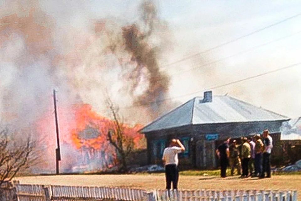 18 домов сгорело в селе в Кузбассе. Фото: "Инцидент Кузбасс"/ Instagram