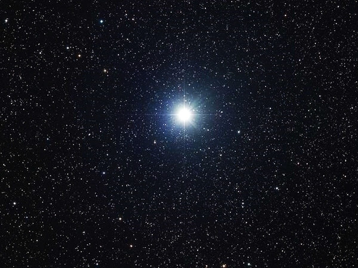 Что это такое?: ростовчане наблюдают необычный яркий объект на небе - KP.RU