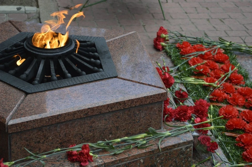 вечный огонь память поколений. памятник вечный огонь в севастополе. севастополь мемориал вечный огонь памятник. памятник вечный огонь в севастополе. вечный огонь севастополь на нахимова.