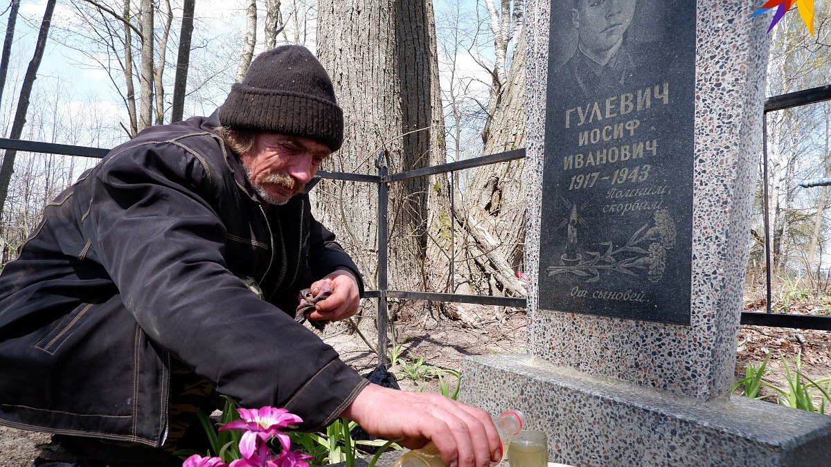 Сегодня папа приснился - и я пришла». На Радуницу в Чернобыльскую зону  приехали немногие - KP.RU