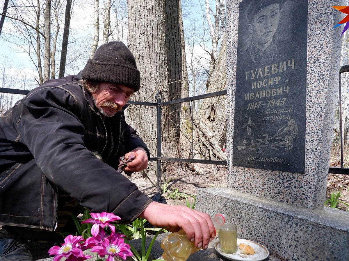 Сегодня папа приснился - и я пришла». На Радуницу в Чернобыльскую зону  приехали немногие - KP.RU