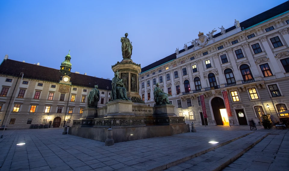Президентский дворец в Вене эвакуируют из-за сообщения о заложенной бомбе