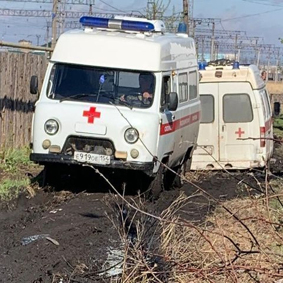 Это уже не первый раз»: на улице в Барабинске застряла скорая помощь - KP.RU