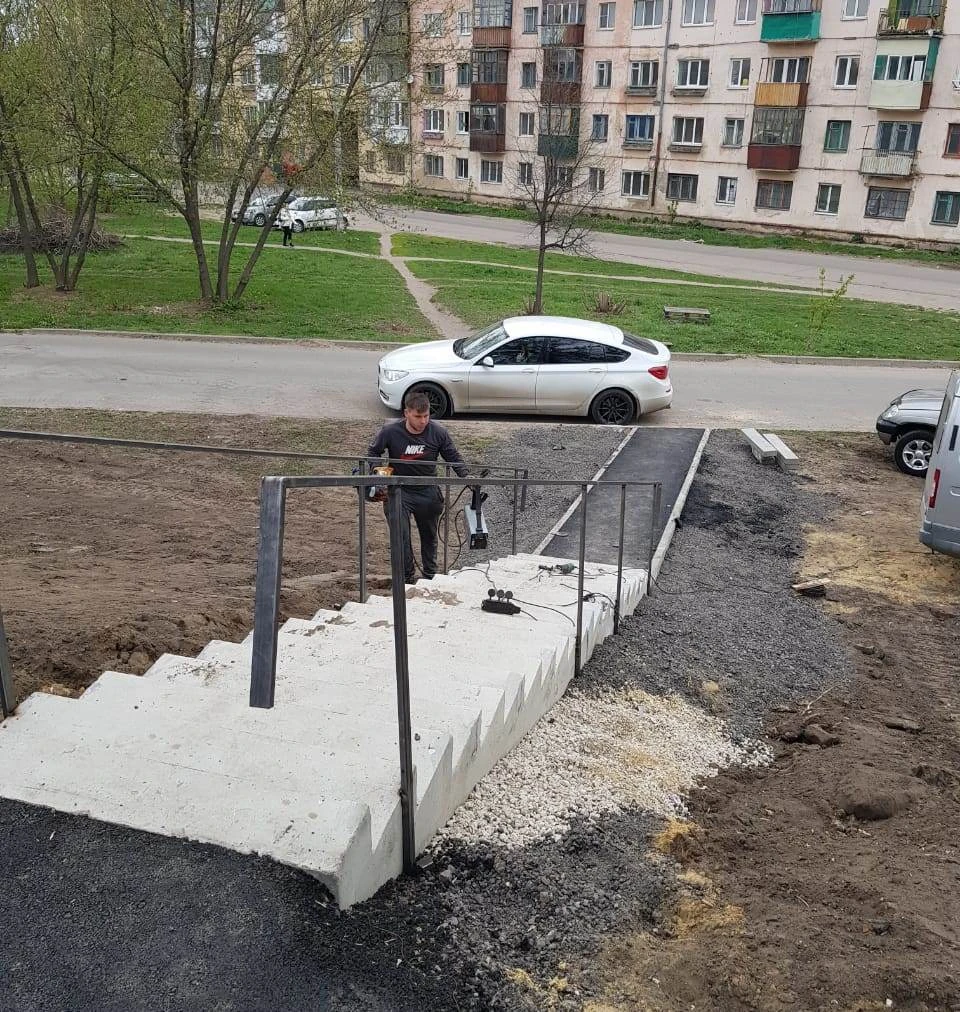 В Орле общественники добились обновления лестницы к остановке на ДОСААФ -  KP.RU