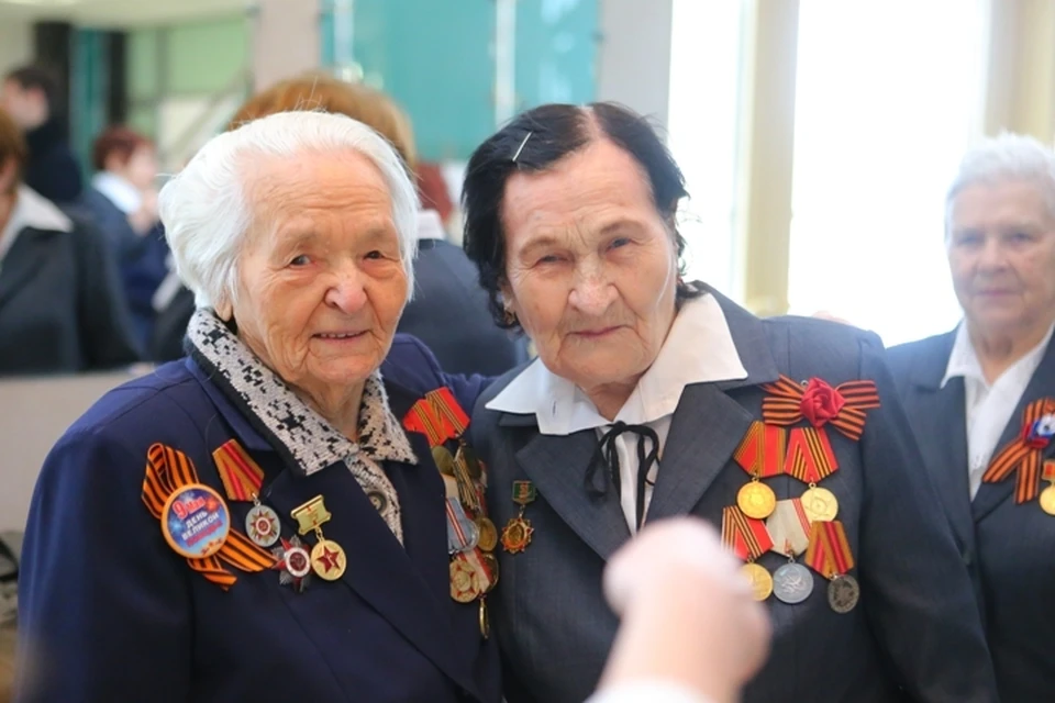 А.И. Лемякина и Е.И. Курбатова на встрече ветеранов на ВТЗ. Фото: АО «Волжский трубный завод».
