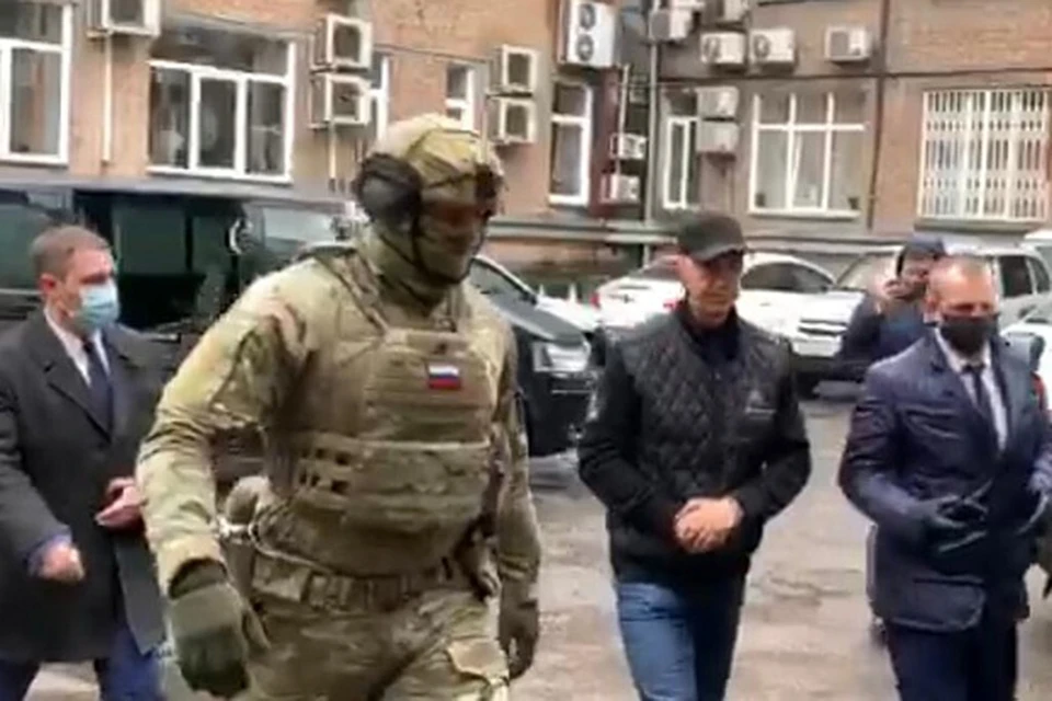 СК опубликовал видео задержания экс-депутата за организацию заказных убийств. Фото: стоп-кадр видео следственного комитета России.
