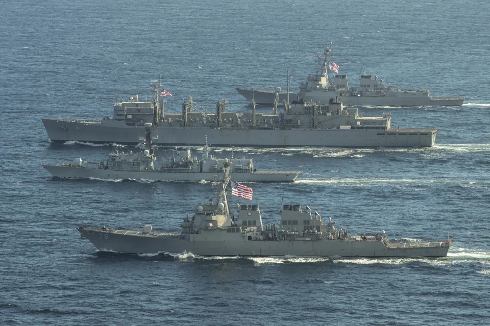 Опубликованы фото кораблей НАТО, которые вторглись в Баренцевом море