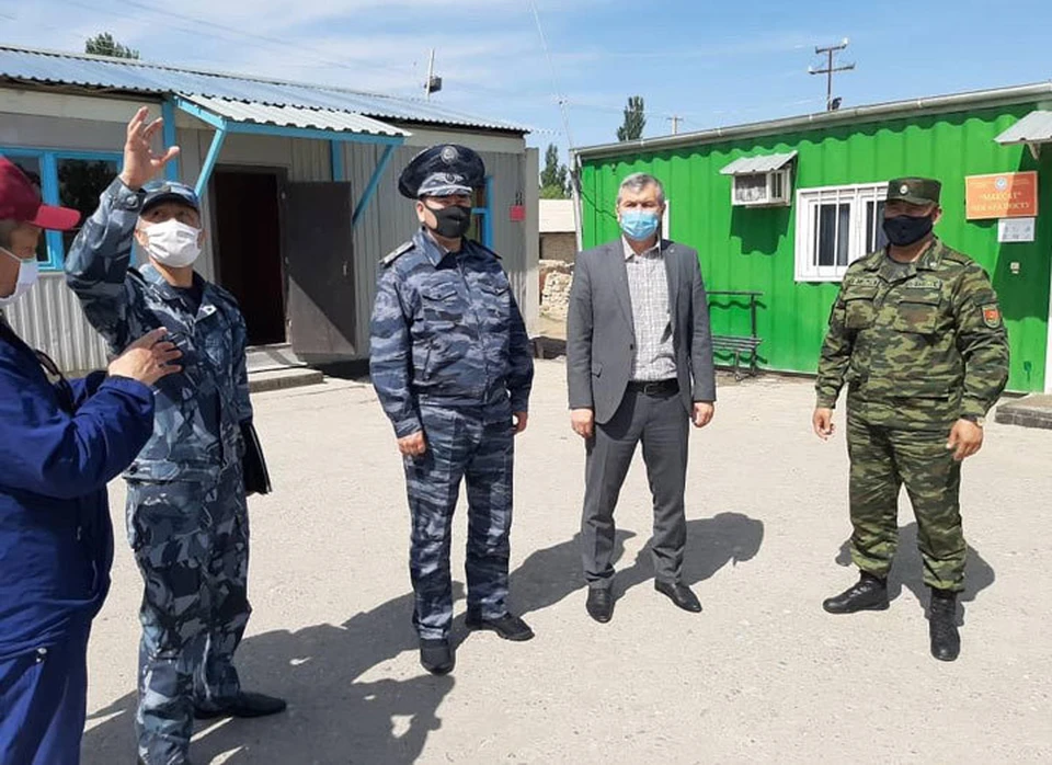 Еще в конце апреля вице-премьер Мадумаров побывал в отдельных приграничных селах Баткенской области. Тогда на границе было спокойно.