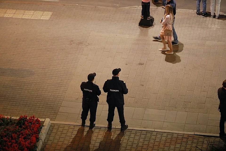 Ночью на улице 60 Лет Октября рецидивист надругался над двумя девушками 17 и 18 лет.