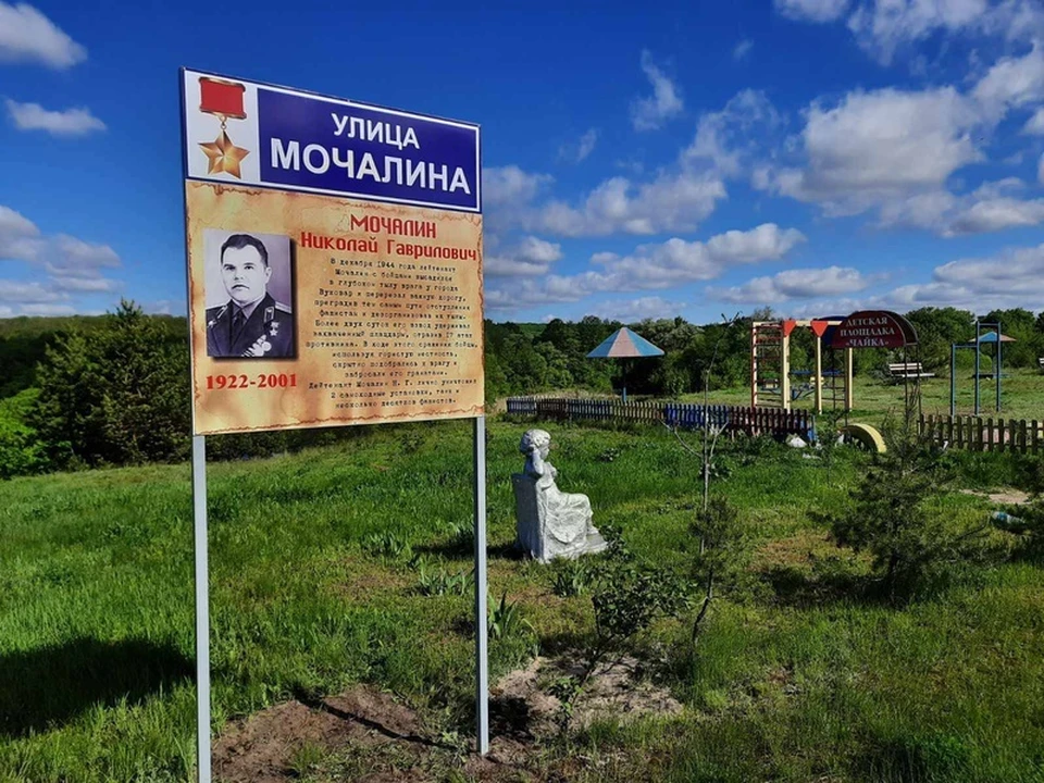 В Шебекино устанавливают плакаты, посвященные героям Великой Отечественной. Фото пресс-службы администрации Шебекинского городского округа