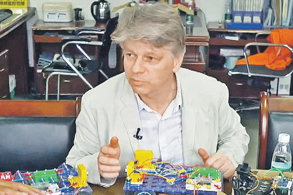 Андрей Бахметьев руководит компанией, которая производит развивающие игрушки. Фото: НТВ