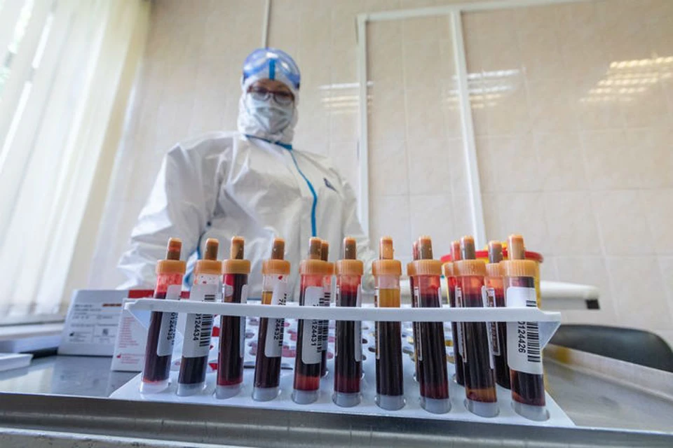 Единовременную выплату получат медики Иркутской области за работу в условиях COVID-19.
