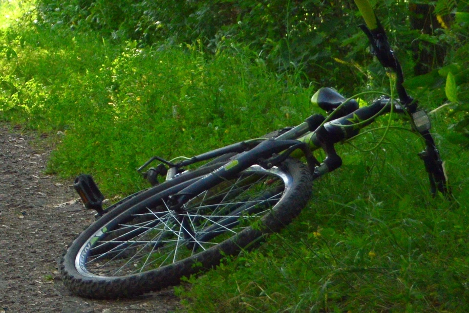 Подросток упал с велосипеда и потерял сознание