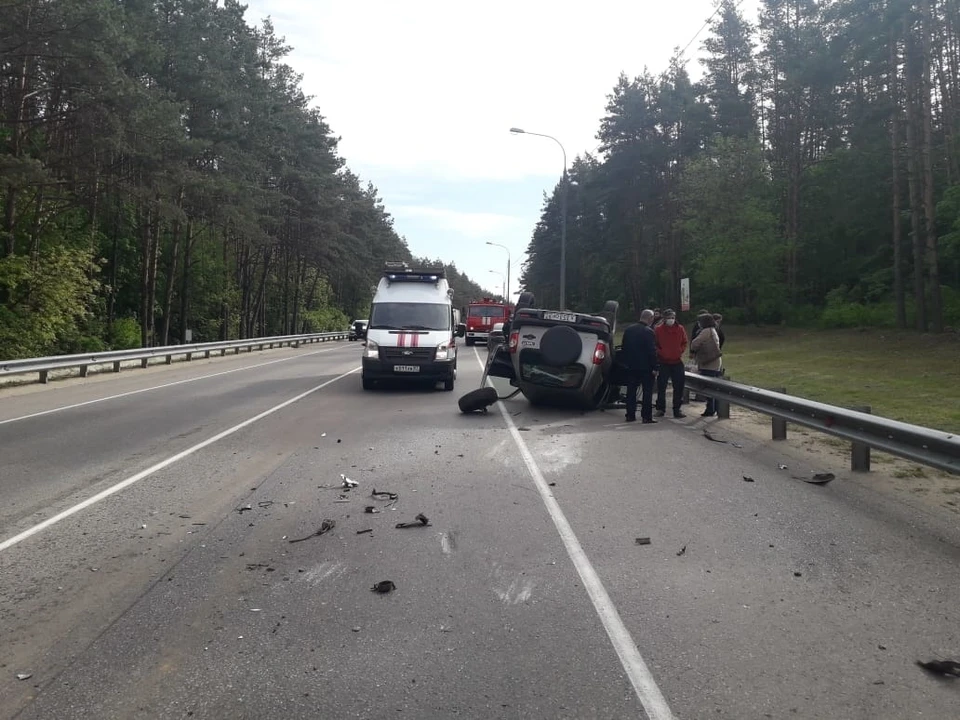 В районе 374 километра автодороги М-2 «Крым» в Орле произошло большое ДТП. Фото: пресс-службы ГУ МЧС России по Орловской области