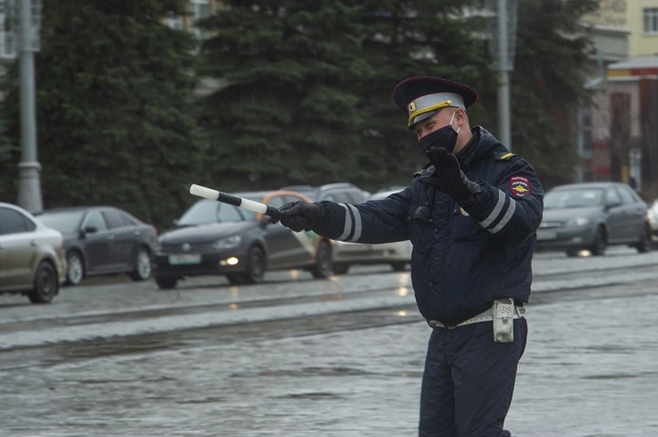 На Урале поймали водителя, который едва не переехал маму с двумя детьми