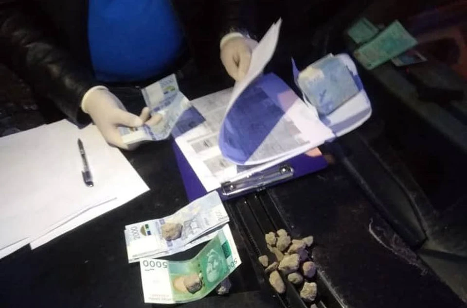 Задержанного взяли с поличным.