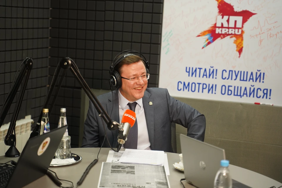 В студии радио "Комсомольская правда - Самара" губернатор Самарской области Дмитрий Азаров