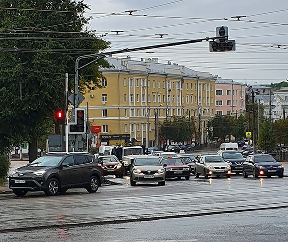 Проспект гагарина смоленск. Перекресток на Гагарина Смоленск. Перекрёсток на площади Победы Смоленск светофоры. Перекресток улиц Николаева и Гагарина.