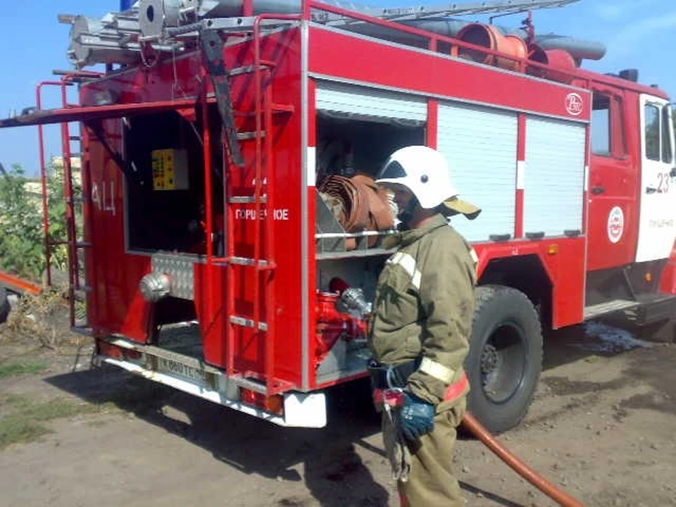 В ликвидации пожара принимали участие 13 человек, шесть единиц техники