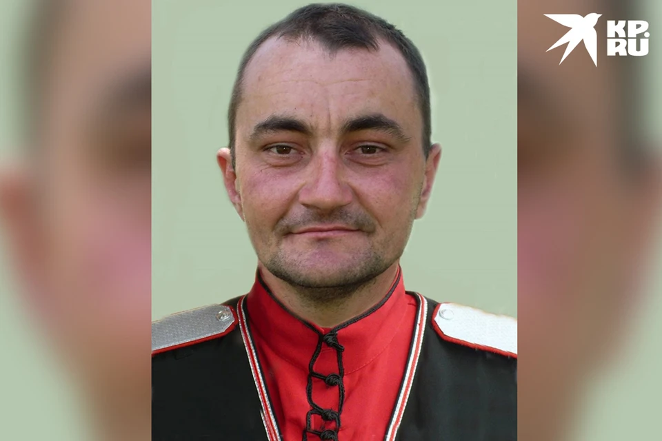 Василий Тарасенко вынес на руках 78-летнюю соседку из горящего дома.