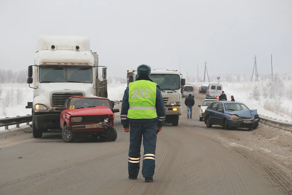 Оперативники УФСБ задержали в Красноярском крае за взятки 12 сотрудников полиции