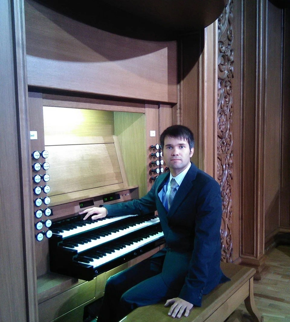 музыкант- органист Александр Новоселов