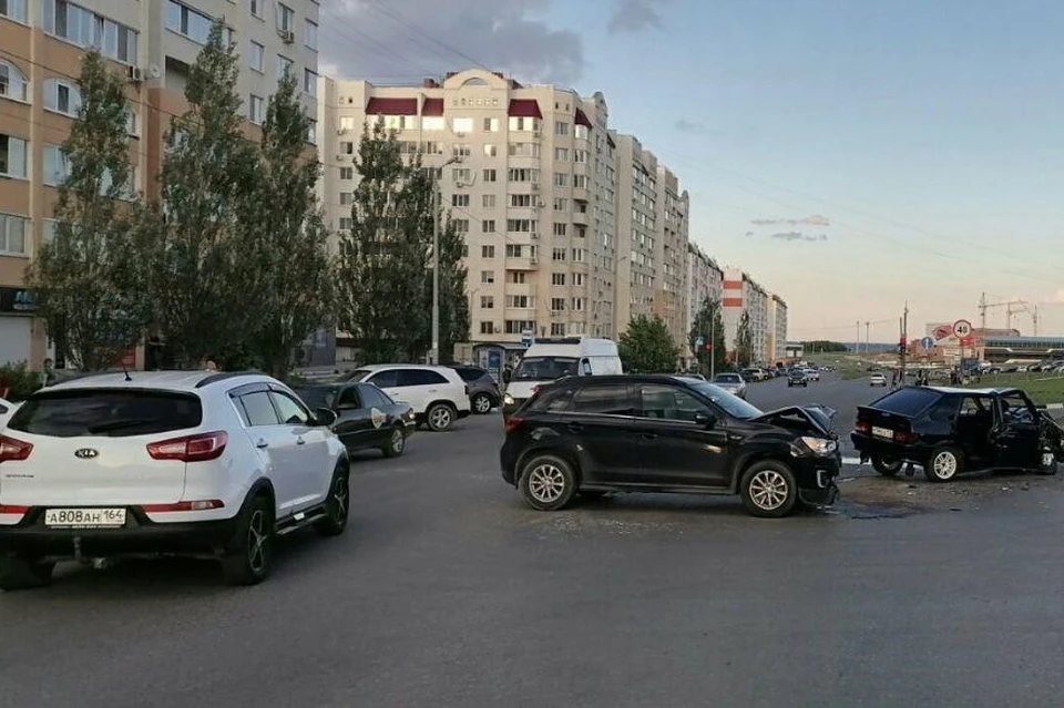 Три авто столкнулись на улице Тархова. Фото ГИБДД по Саратову