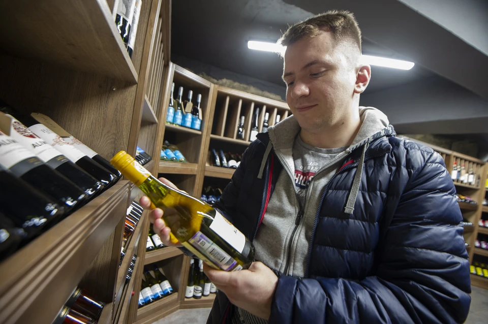 Названы возможные сроки начала интернет-продажи алкоголя в России