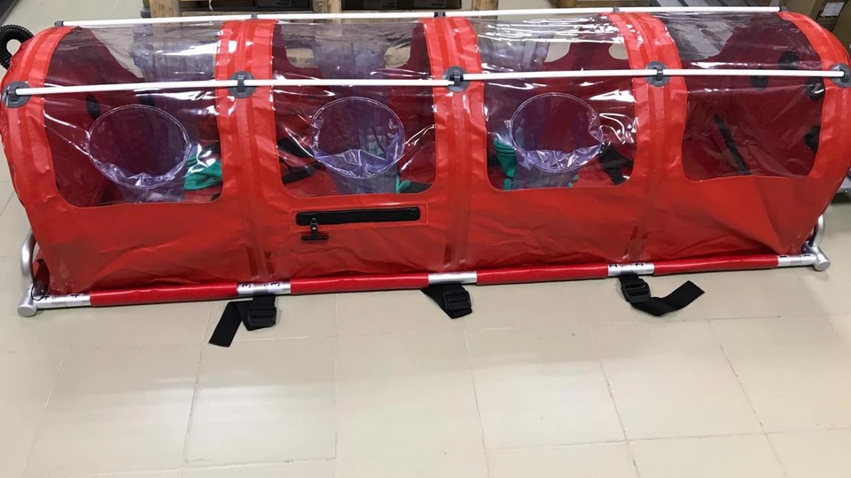 Боксированные носилки помогут уменьшить риск передачи коронавируса медработнику. Фото: официальный сайт Министерства здравоохранения РК.