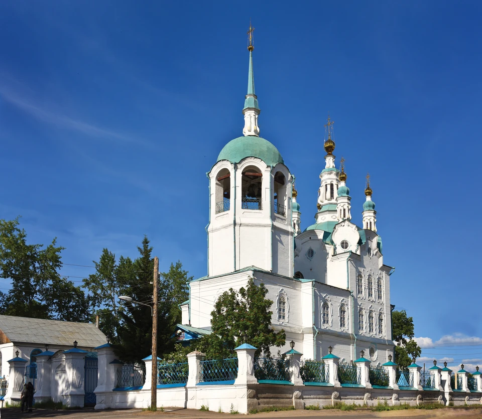 Енисейск красноярский край. Успенский храм Енисейск. Енисейск собор. Успенский собор Красноярск. Успенский собор Енисейск Тихон.