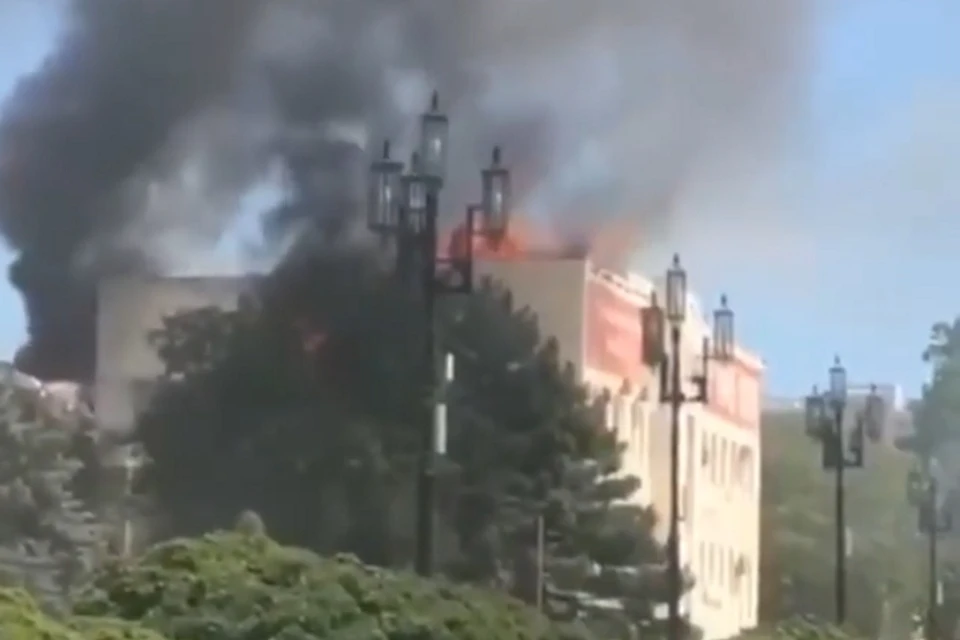 Пожар в здании Ростелекома в Махачкале
