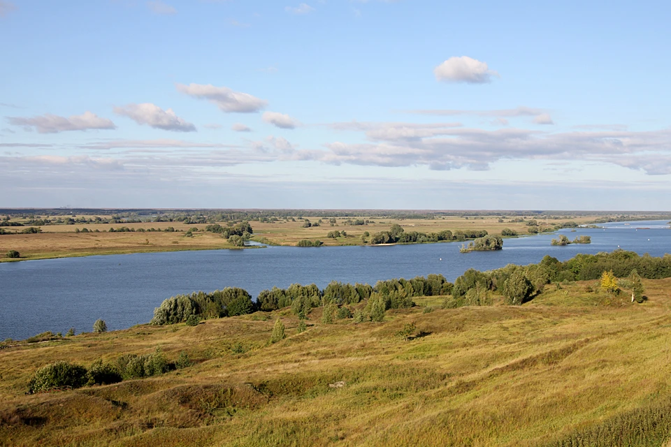 Ока - это главная русская река, но не в том мифологическом смысле, в каком главная река - это Волга, а - скорее, в пейзажном